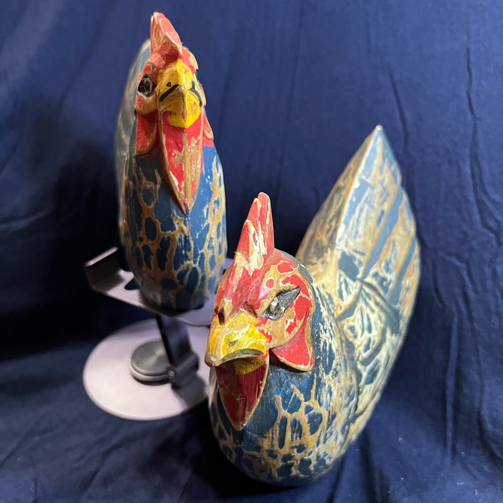Pair of Vintage Hand Carved and Hand Painted Folk Art Roosters - Picture 11 of 16